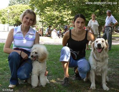 Головне перед початком виступів не втрачати гарного настрою. Максименко Тетяна з Арчі і Науменко Наталія з Санді