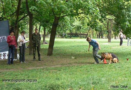 Мазуренко Т. з німецькою вівчаркою Ірвін Зодіак Плюс