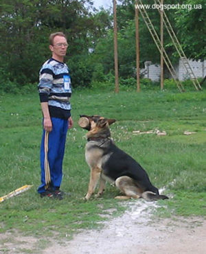 Бронзовий призер із ЗКД Патер Артур очікує вказівок судді